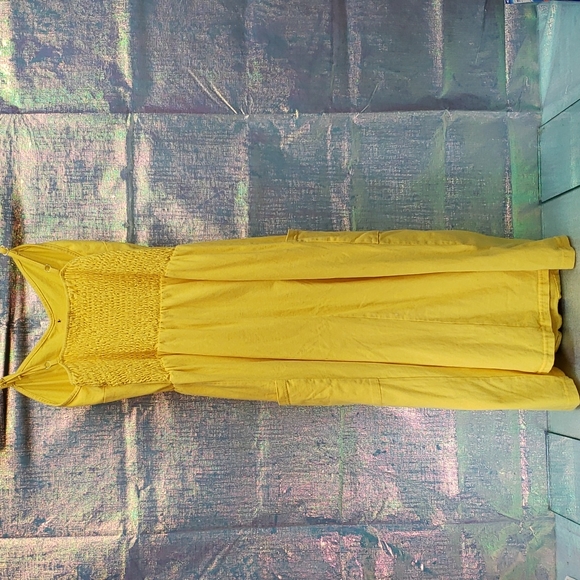 Spring yellow button front sleevless dress - Picture 2 of 3